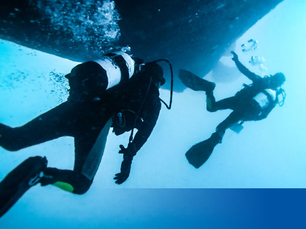 Underwater-Inspection-and-Cleaning